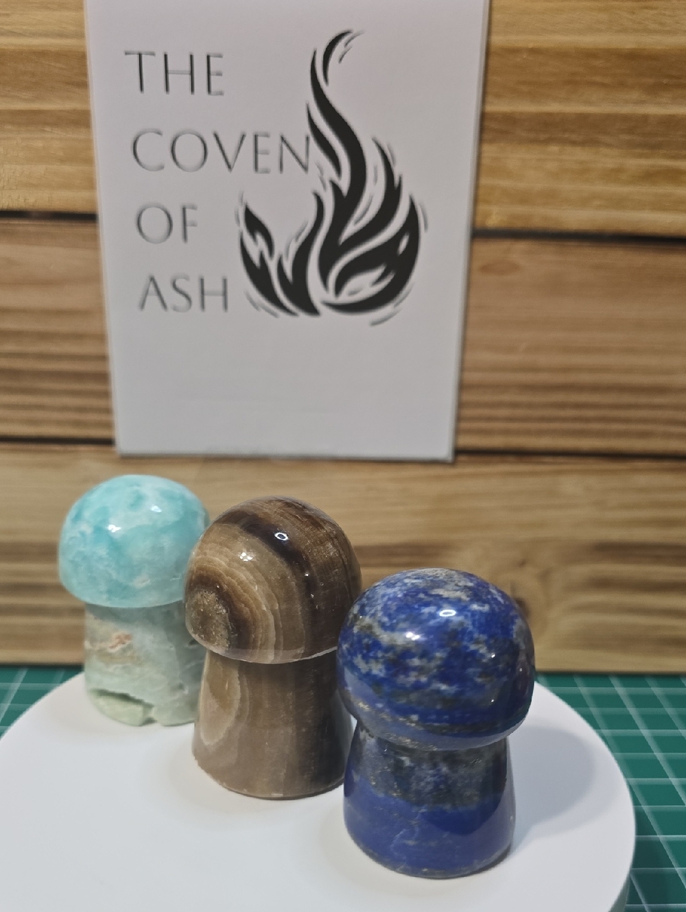 UV reactive Mushrooms - Caribbean Calcite, Lapis Lazuli, Choco Espresso Calcite